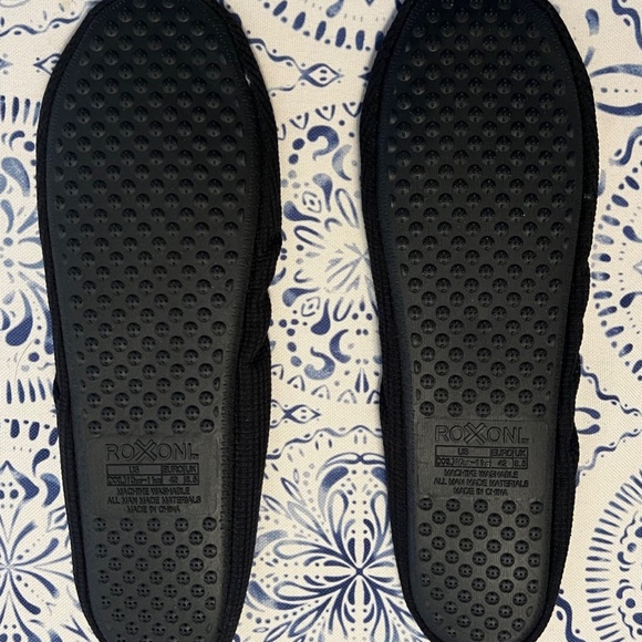 NWOT Black & Grey Roxini Non-Slip Slippers - Picture 5 of 11